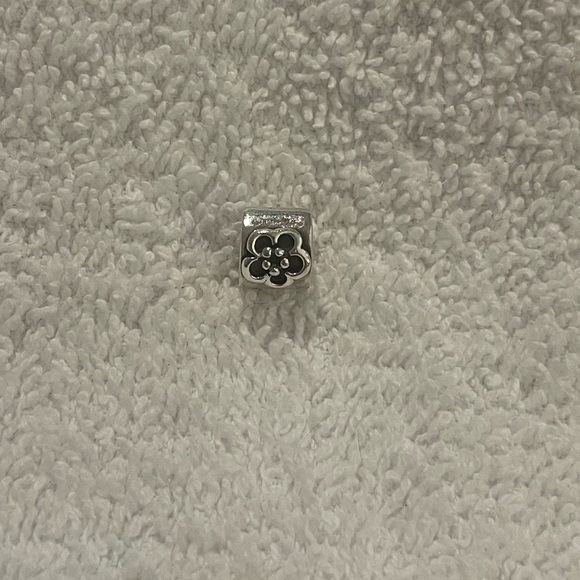 Pandora Daisy charm - Picture 8 of 10